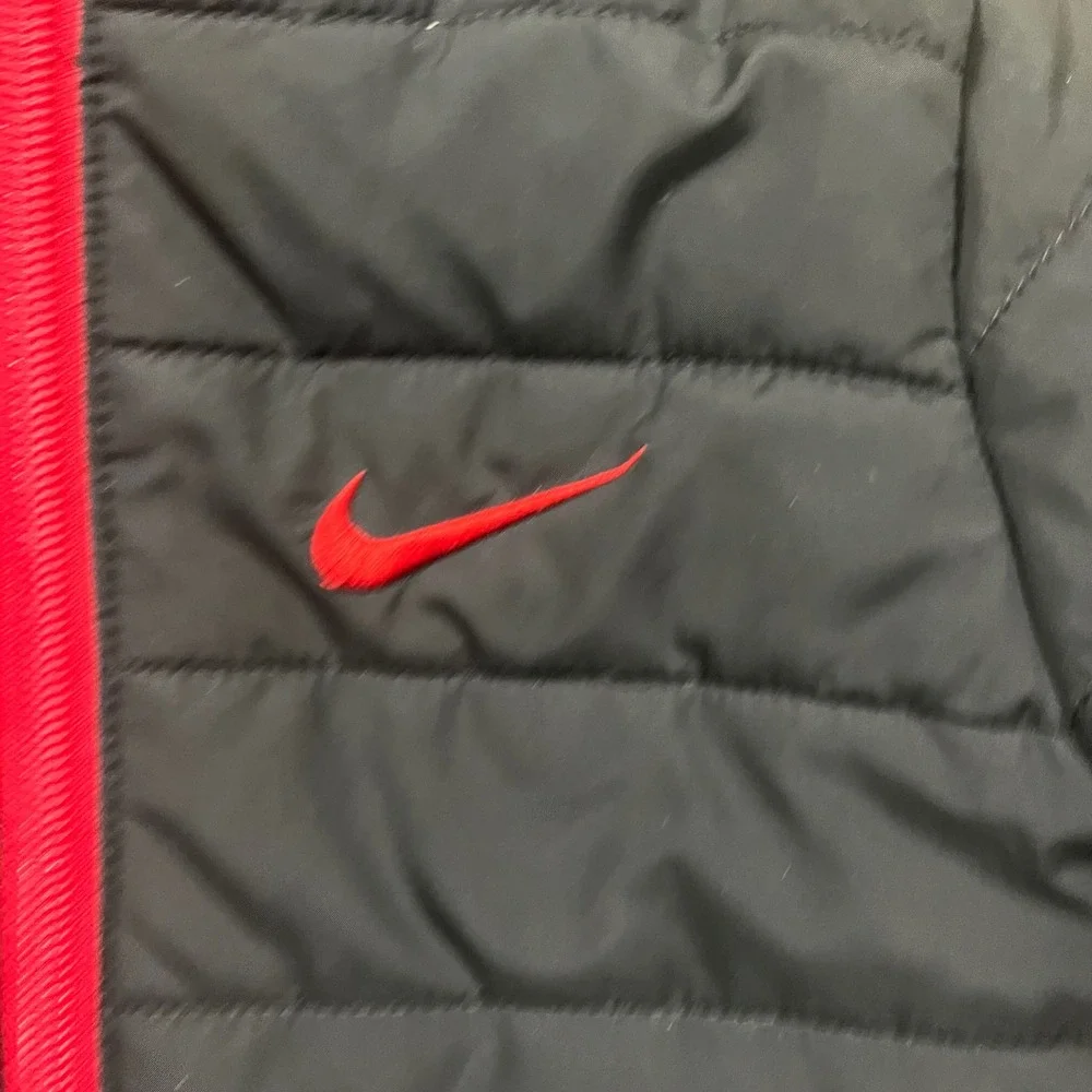 Nike Kids Puffer Jacket Black Red Hooded Fleece Lined Swoosh Coat 4T 98-104cm